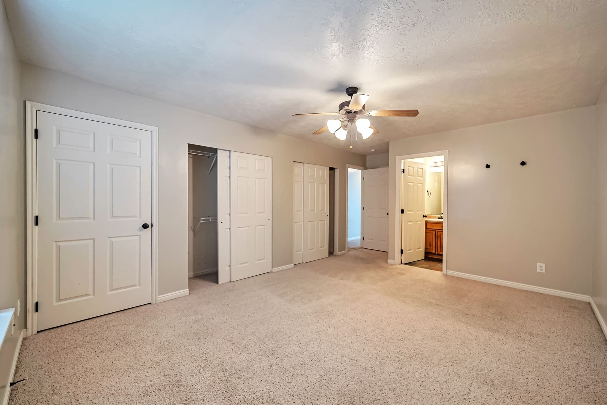 Riverton Townhome: 2409 W Adelaide Dr