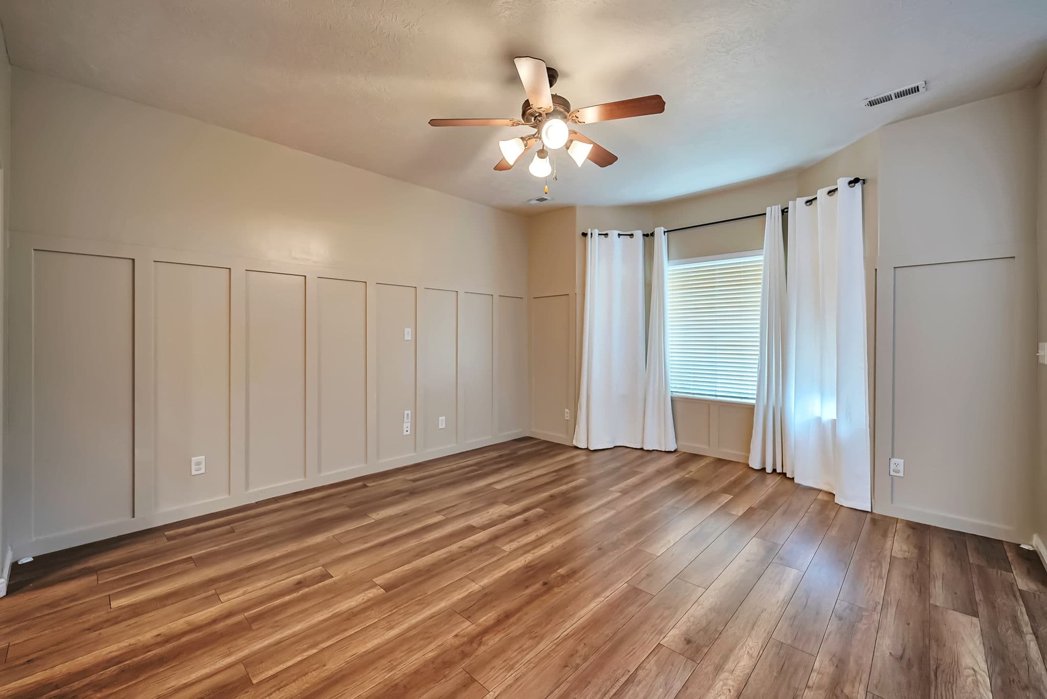 Riverton Townhome: 2409 W Adelaide Dr