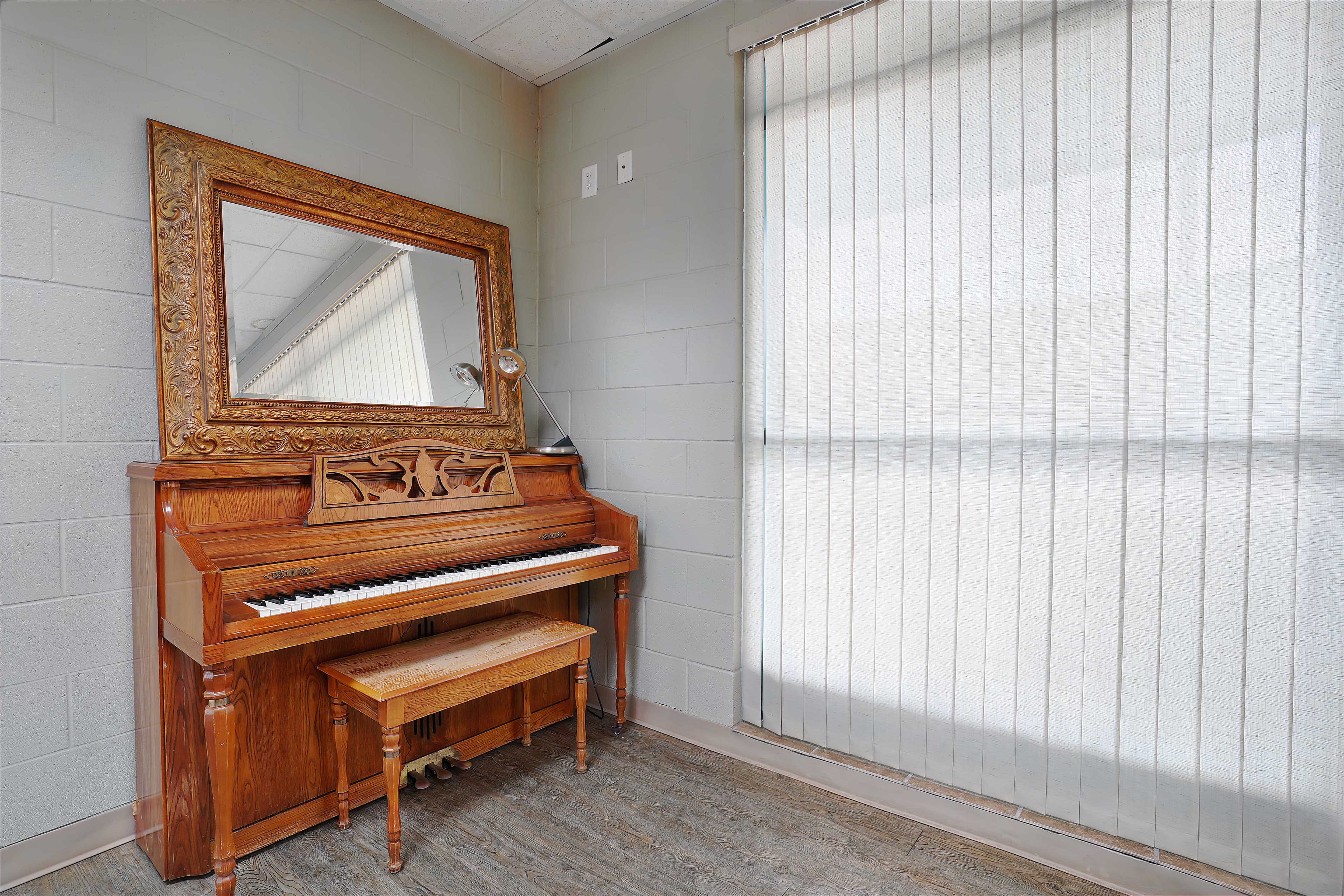 Bountiful Apartment: 1525 N Main St