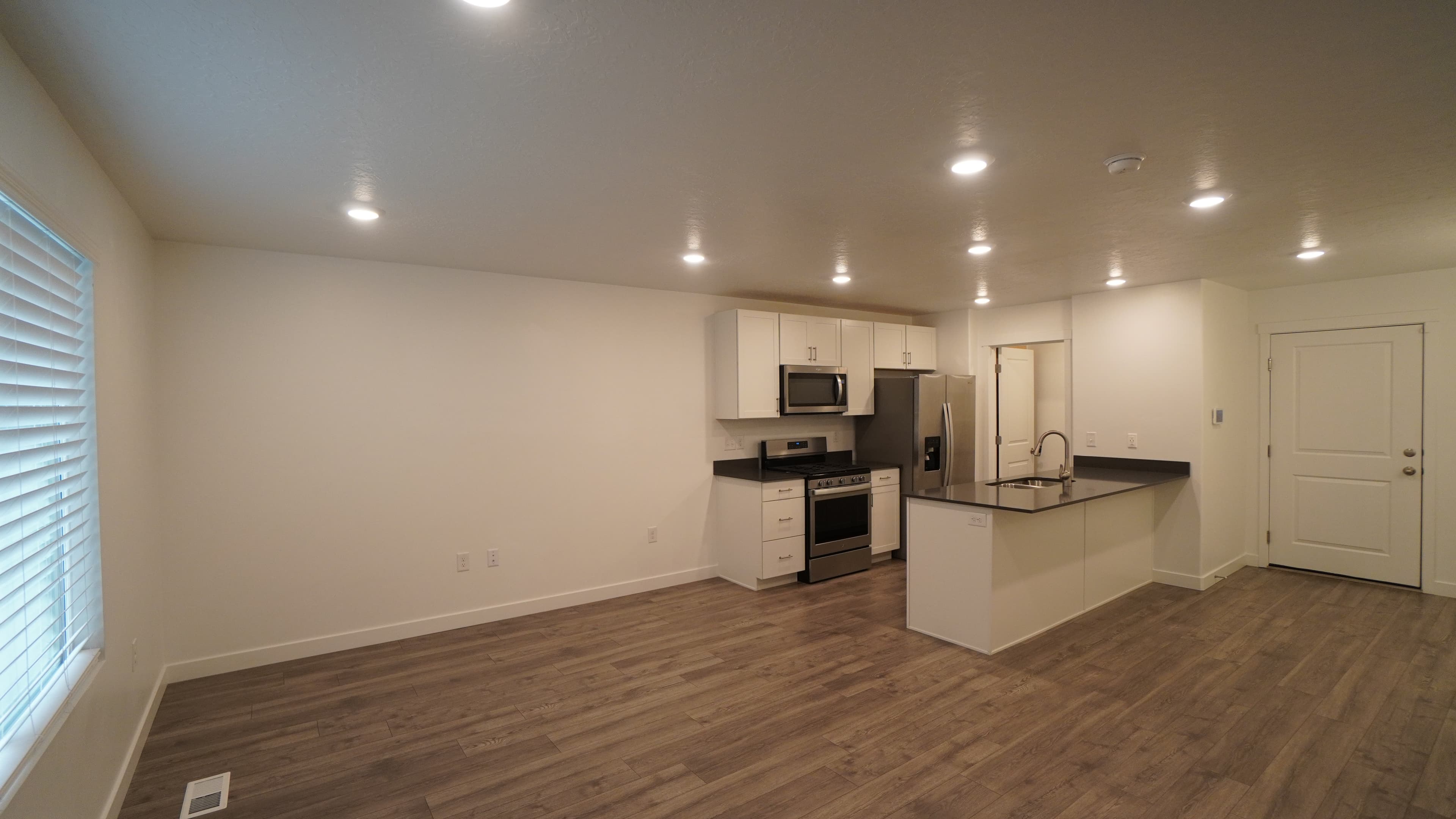 Layton Townhome: 942 E Thunderbolt Ct