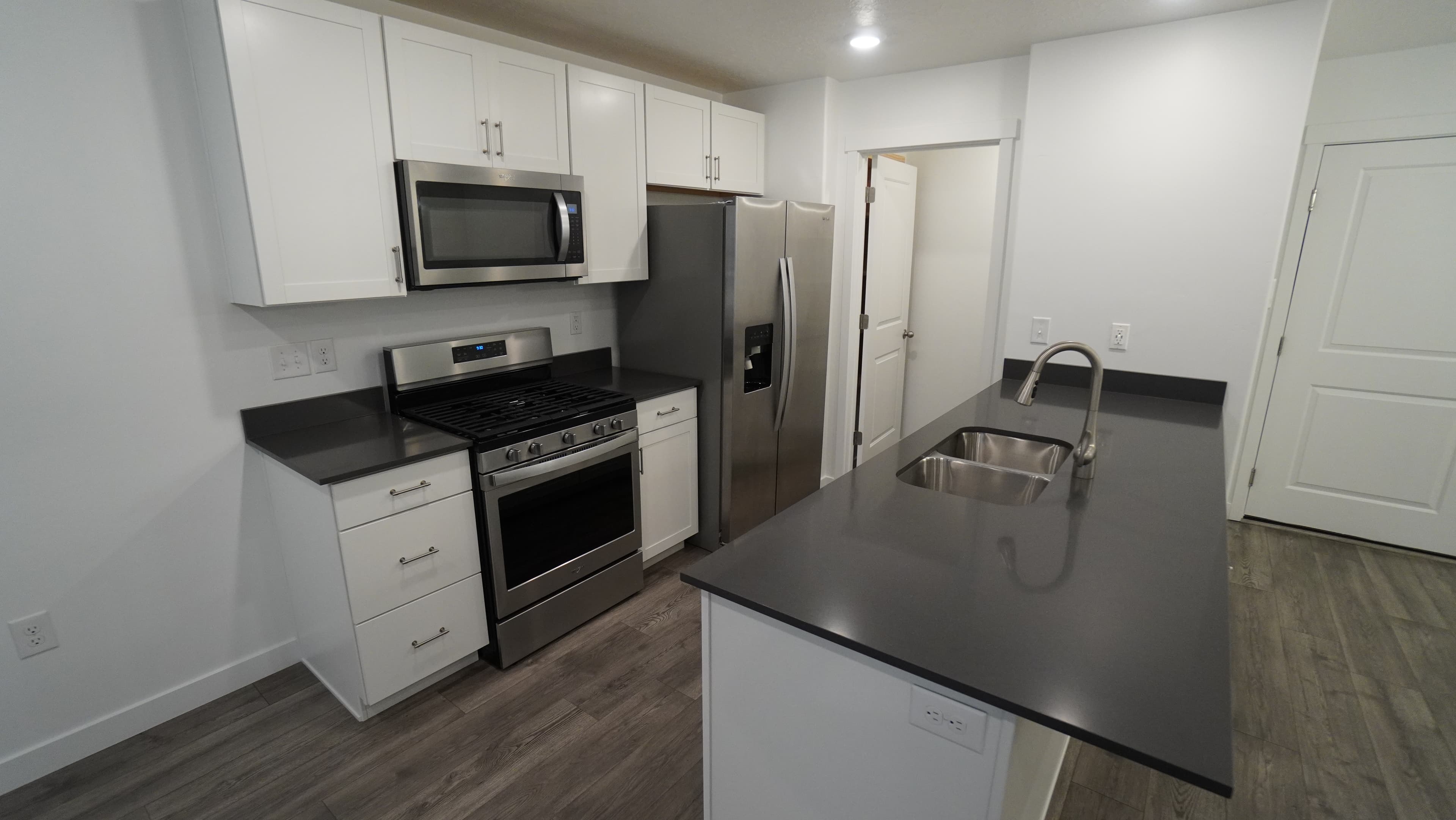 Layton Townhome: 942 E Thunderbolt Ct