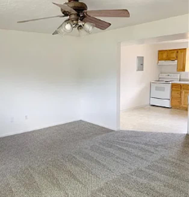 Orem Townhome: 861 N Main St