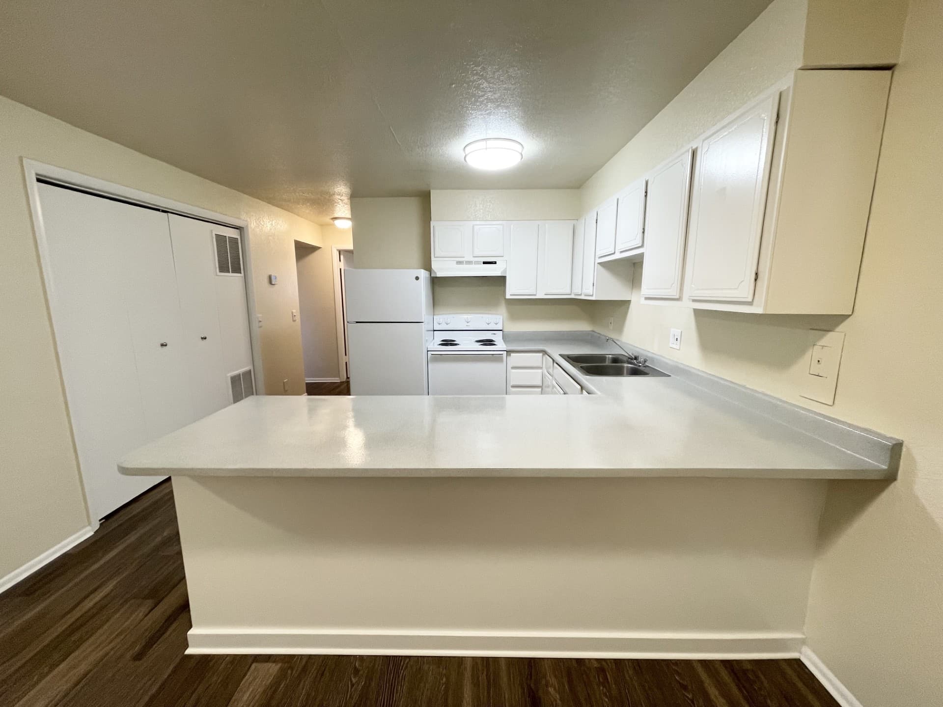 Holladay Apartment: 1750 E Murray Holladay Rd