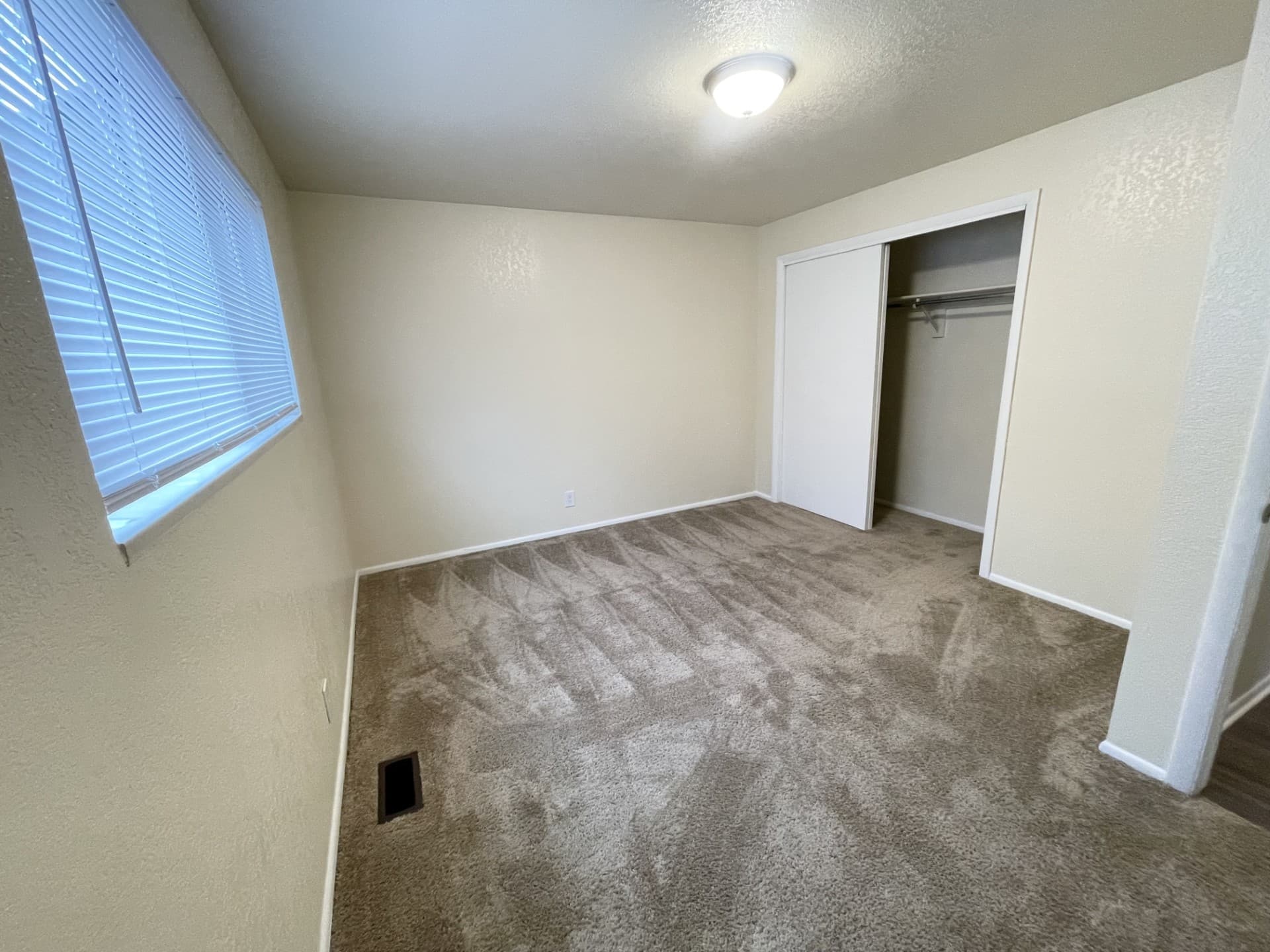Holladay Apartment: 1750 E Murray Holladay Rd