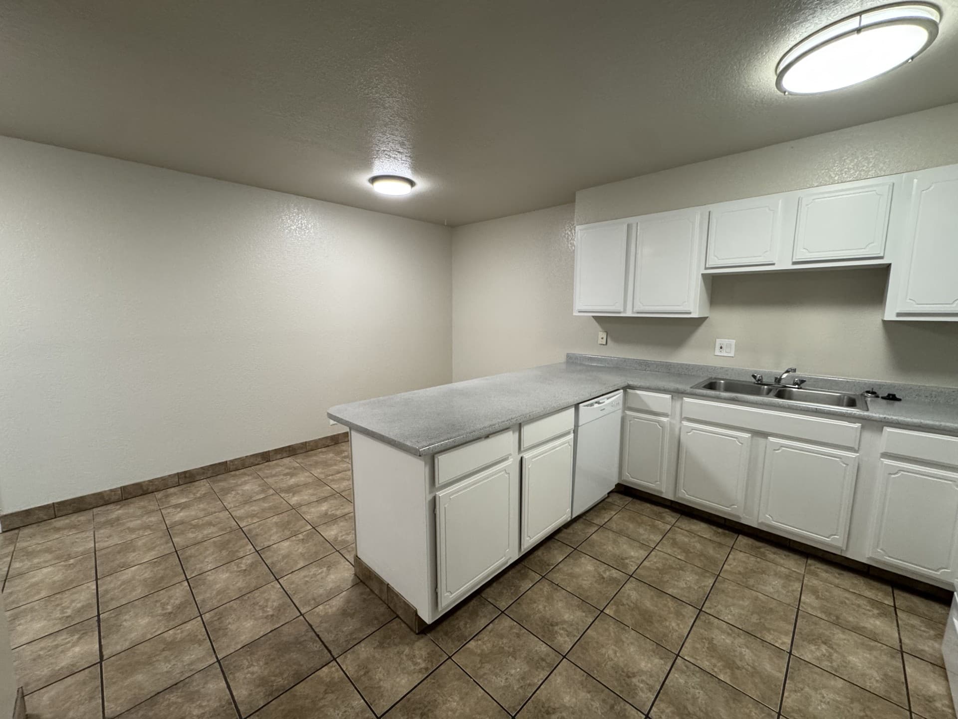Holladay Apartment: 1750 E Murray Holladay Rd