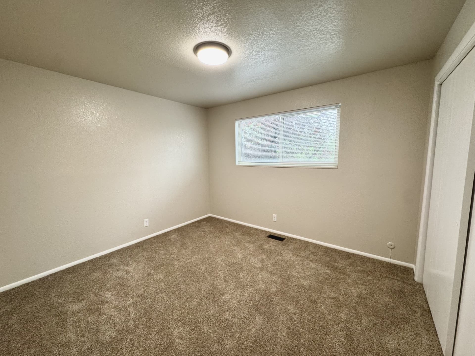 Holladay Apartment: 1750 E Murray Holladay Rd