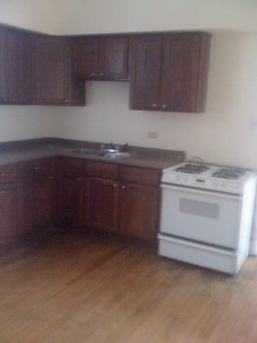 Chicago Apartment: 5671 N Clark St