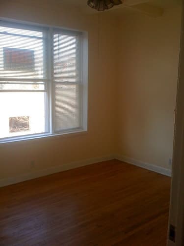 Chicago Apartment: 5671 N Clark St