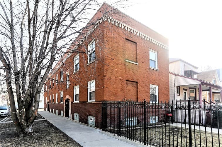 Chicago Apartment: 3517 21 W Grace St