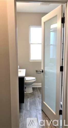 Chicago Apartment: 1432 W Farragut Ave