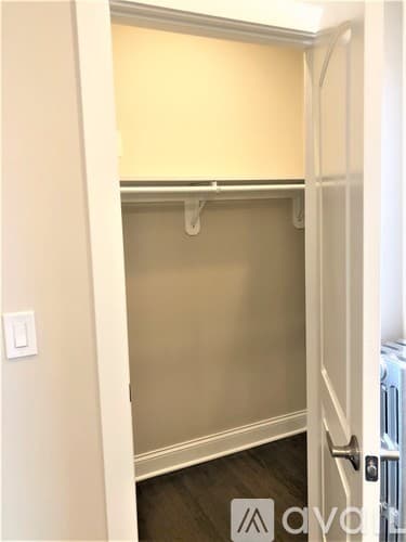 Chicago Apartment: 1432 W Farragut Ave