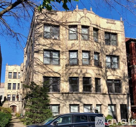 Chicago Apartment: 1432 W Farragut Ave