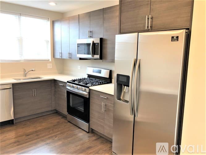 Chicago Apartment: 1432 W Farragut Ave