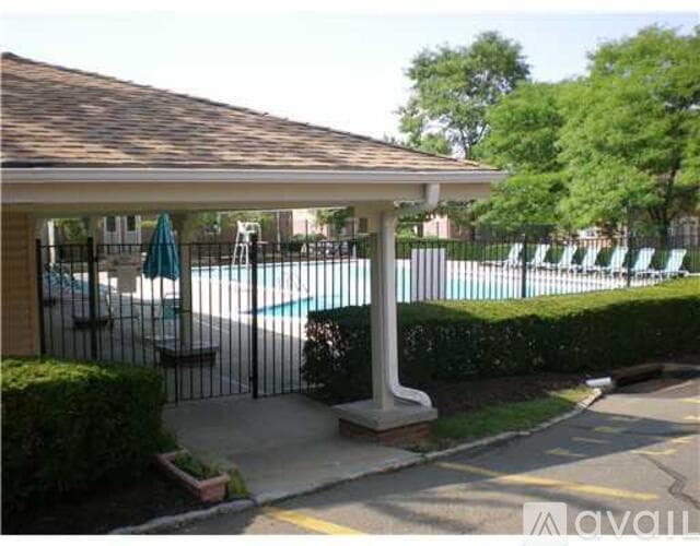Edison Apartment: 50 Fox Rd
