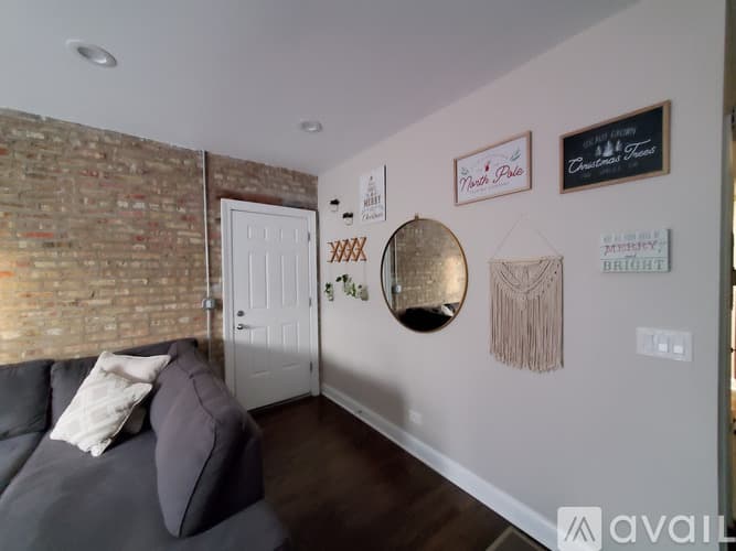Chicago Apartment: 1634 W Roscoe Street