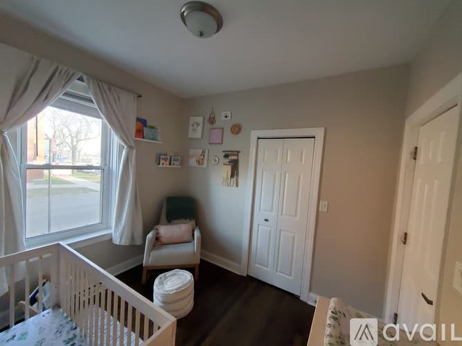 Chicago Apartment: 1634 W Roscoe Street