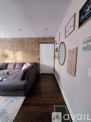 Chicago Apartment: 1634 W Roscoe Street