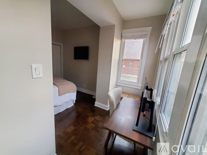 Chicago Apartment: 1634 W Roscoe Street