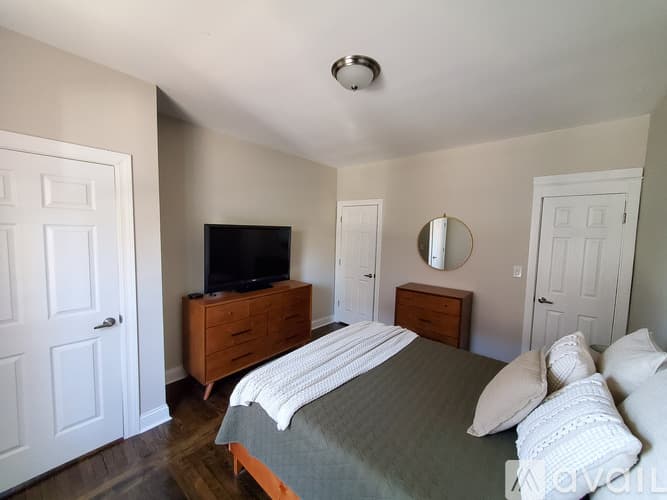 Chicago Apartment: 1634 W Roscoe Street
