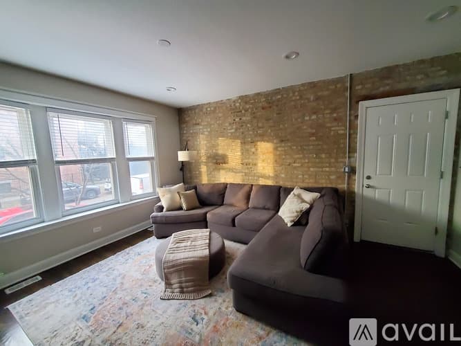 Chicago Apartment: 1634 W Roscoe Street