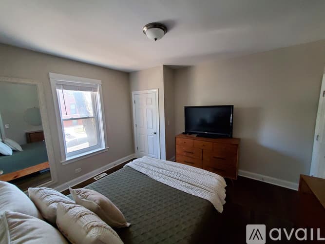 Chicago Apartment: 1634 W Roscoe Street