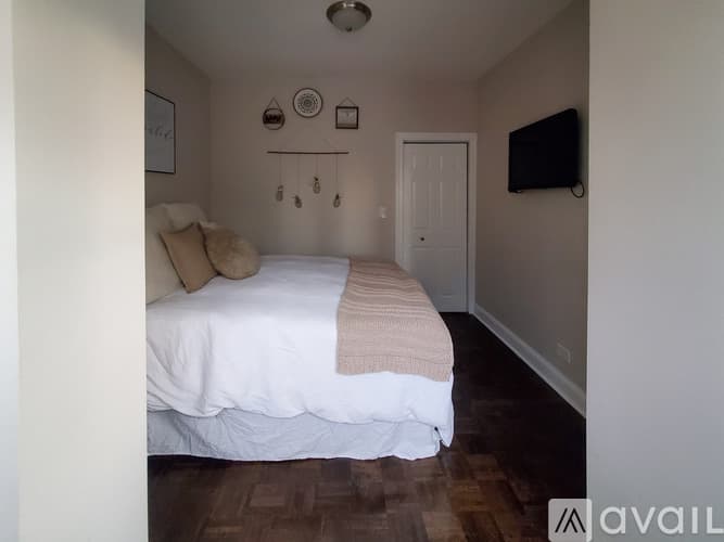 Chicago Apartment: 1634 W Roscoe Street