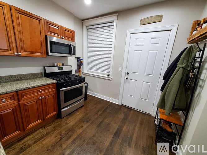 Chicago Apartment: 1634 W Roscoe Street