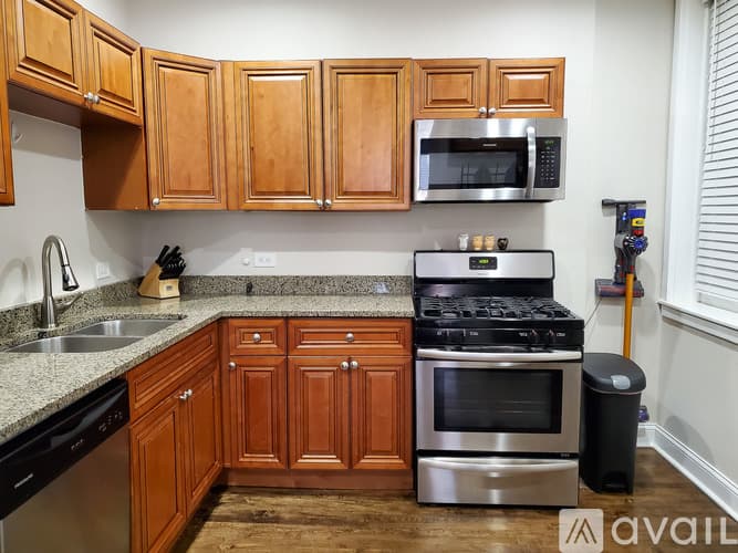 Chicago Apartment: 1634 W Roscoe Street