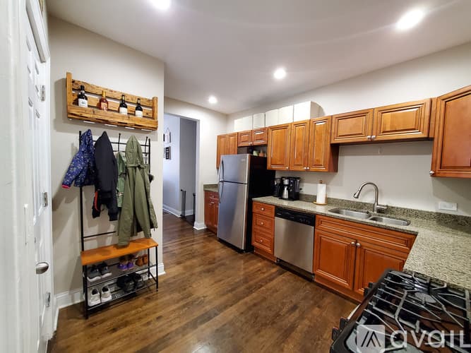 Chicago Apartment: 1634 W Roscoe Street