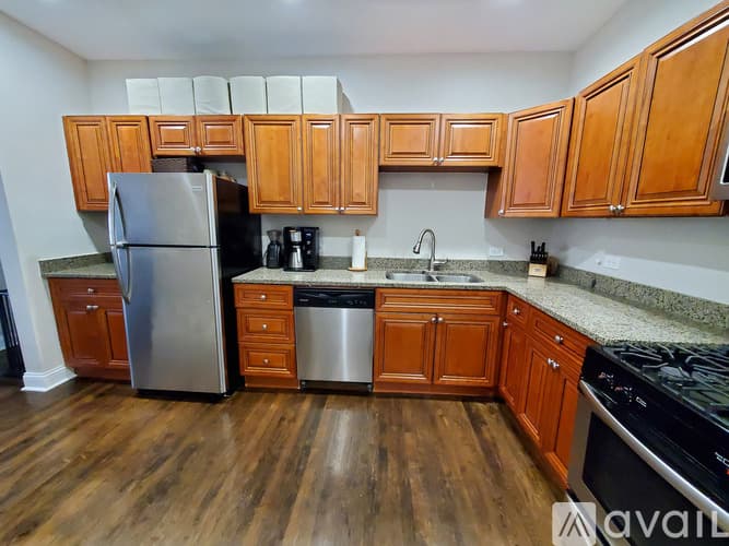 Chicago Apartment: 1634 W Roscoe Street