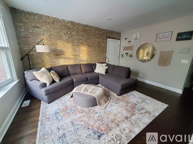 Chicago Apartment: 1634 W Roscoe Street