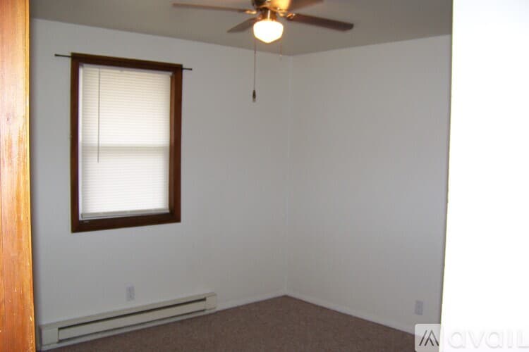 Pekin Apartment: 206 North Parkway Drive