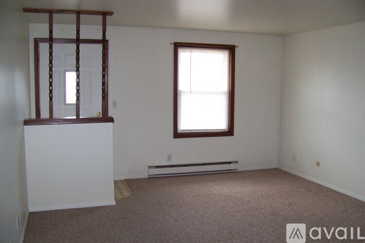 Pekin Apartment: 206 North Parkway Drive