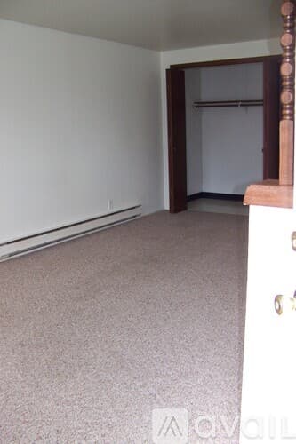 Pekin Apartment: 206 North Parkway Drive