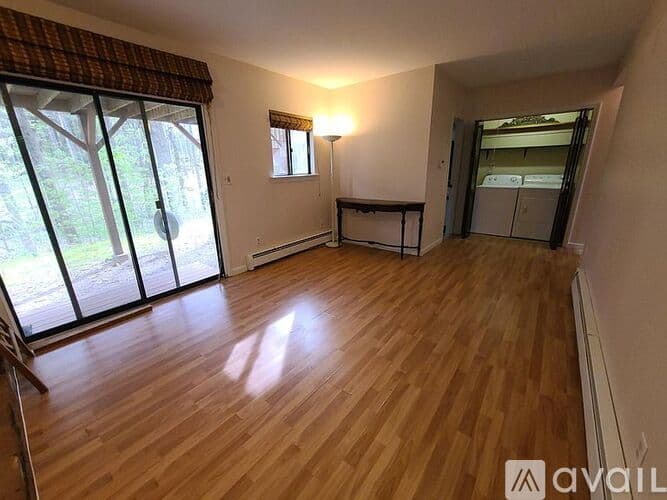 Simsbury House: 15 Hoskins Road