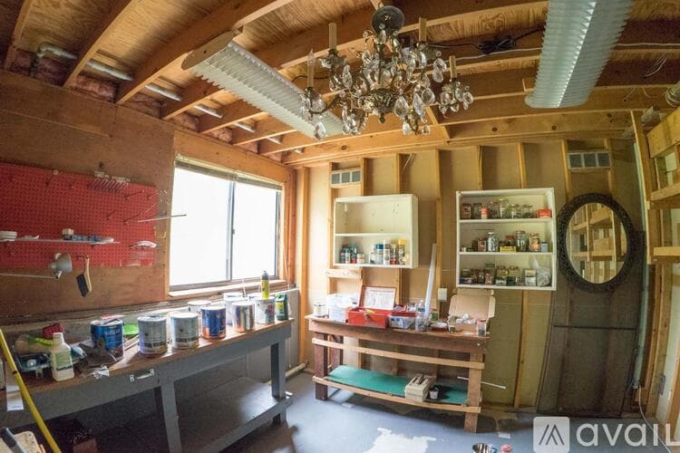 Simsbury House: 15 Hoskins Road