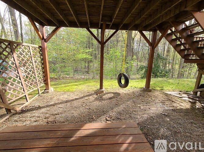 Simsbury House: 15 Hoskins Road