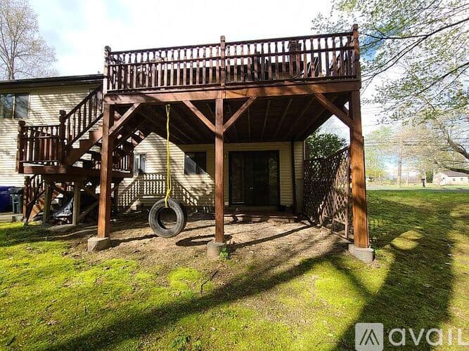 Simsbury House: 15 Hoskins Road