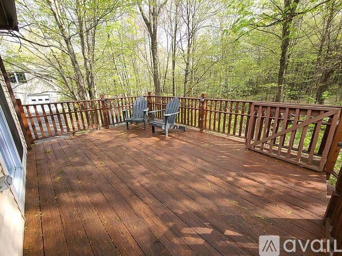 Simsbury House: 15 Hoskins Road