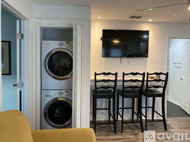 Clermont House: 2950 White Magnolia Loop