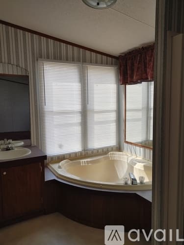 Blythe House: 2429 Hoods Chapel Rd