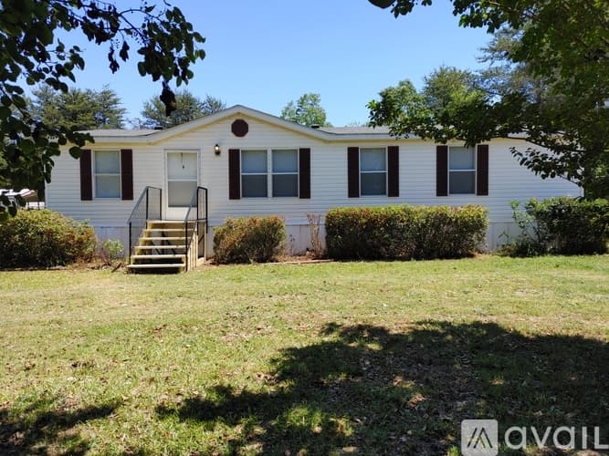 Blythe House: 2429 Hoods Chapel Rd