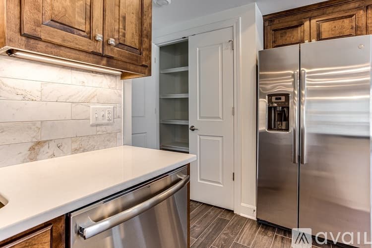 Kansas City Apartment: 4505 Summit St