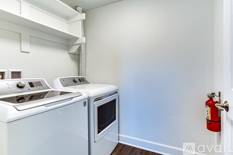 Kansas City Apartment: 4505 Summit St