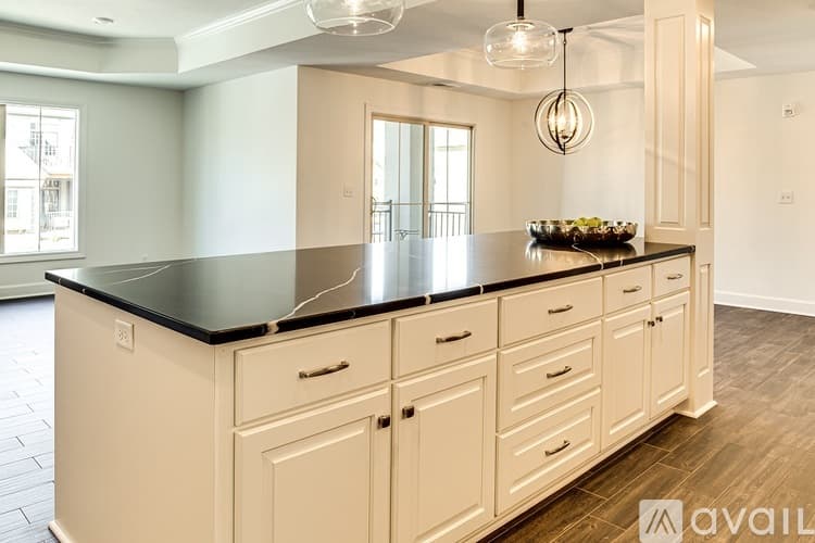 Kansas City Apartment: 4505 Summit St