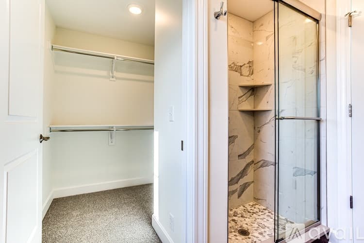 Kansas City Apartment: 4505 Summit St
