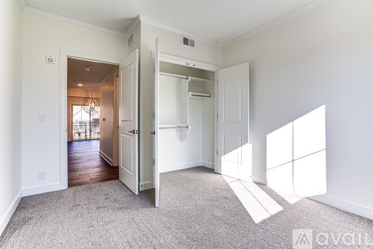 Kansas City Apartment: 4505 Summit St