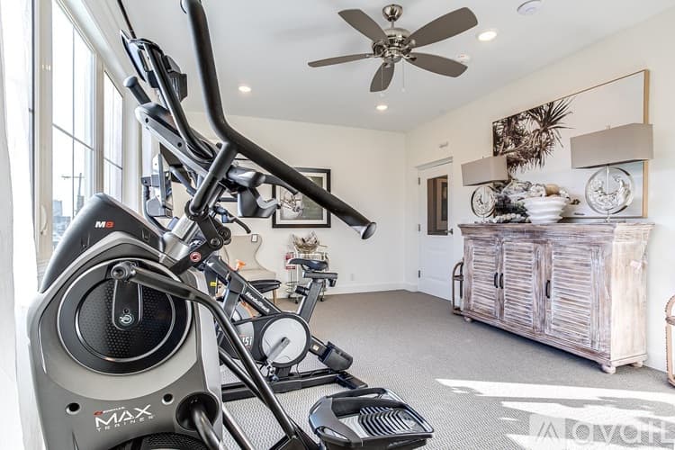 Kansas City Apartment: 4505 Summit St