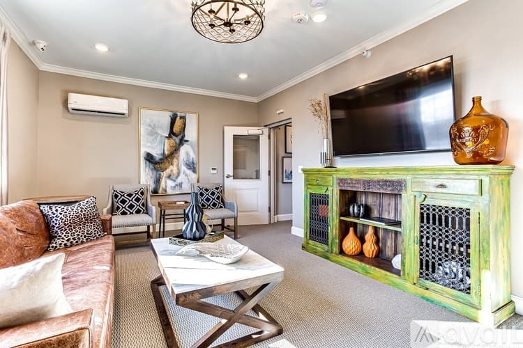 Kansas City Apartment: 4505 Summit St