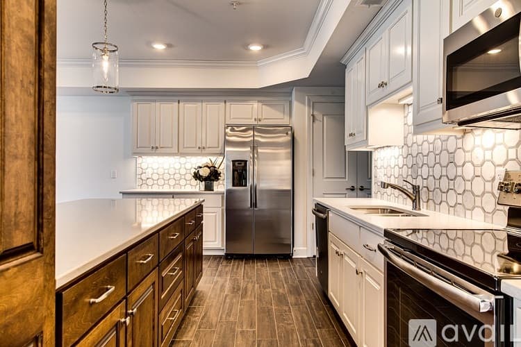 Kansas City Apartment: 4505 Summit St